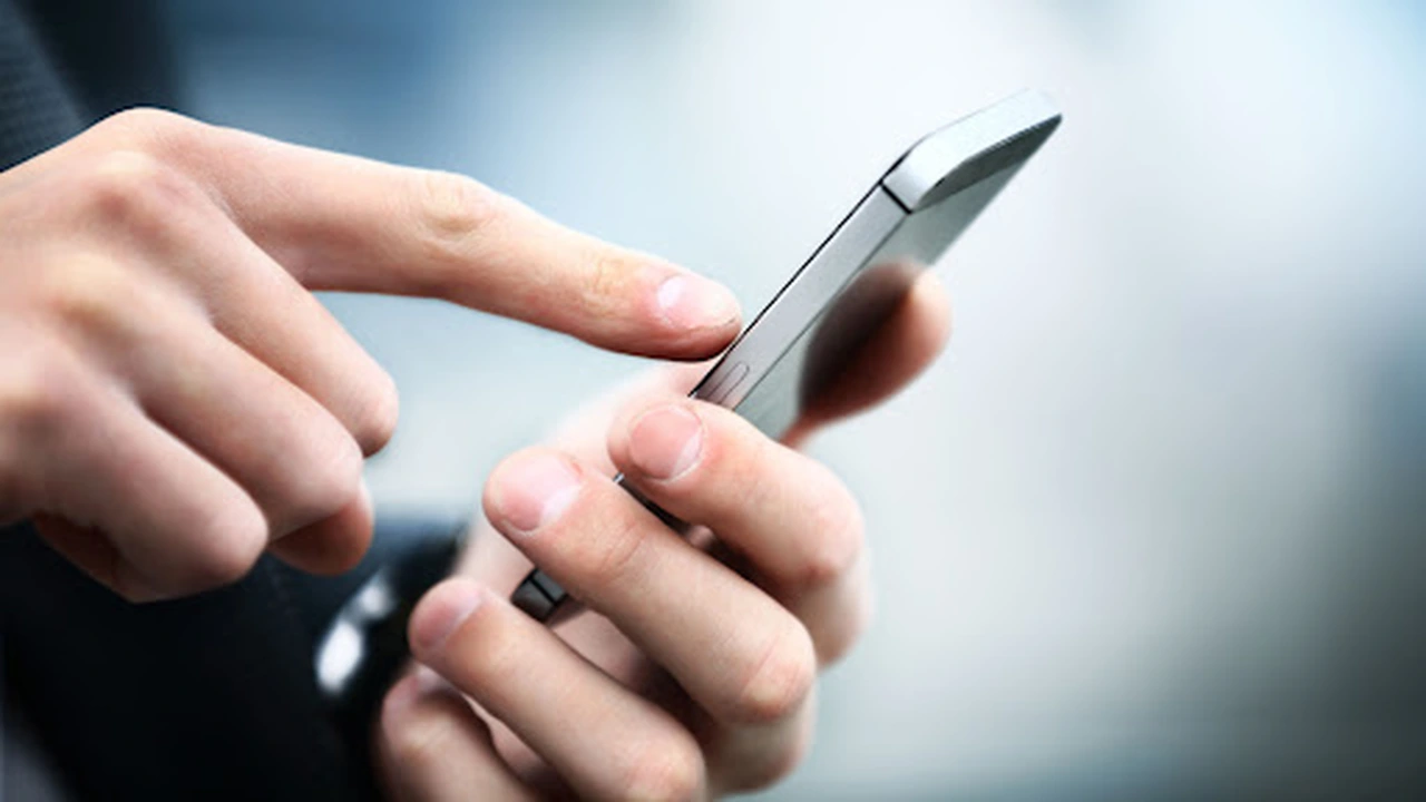 ساعات على الحسم.. موعد إيقاف الإعفاء الاستثنائي لأجهزة المحمول الواردة من الخارج